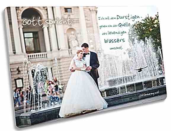 Christliche Postkarte: Brautpaar vor Brunnen
