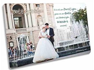 Christliche Postkarte: Brautpaar vor Brunnen