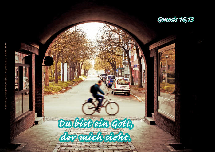 Poster A1 Jahreslosung 2023 -Radfahrer vor Torbogen