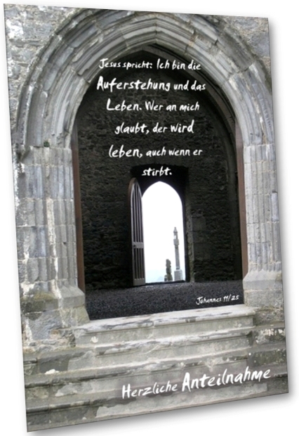 Christliche Kondolenzkarte: Steinportal alter Kapelle