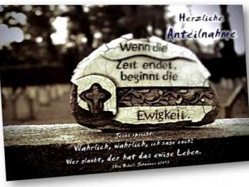 Christliche Trauerkarte: Verwitterte Keramik auf Grabstein