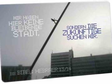 Christliche Postkarte: Skulptur - Der Himmelsstürmer - Hebräer 13,14