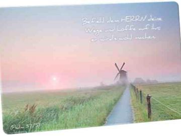 Christliche Postkarte: Windmühle in Morgenstimmung - mit Psalmvers 37,5