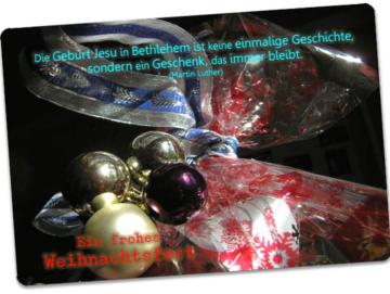 Christliche Weihnachtskarte - Postkarte: Geschenk mit Weihnachtsdeko
