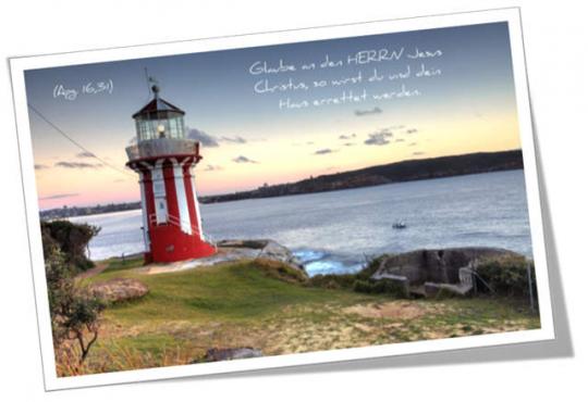Christliche Postkarte: Rot-weißer Leuchtturm"