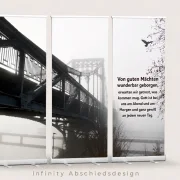 Bestatterbedarf Roll-Up Display 3er-Set mit Brückenmotiv und Text „Von guten Mächten wunderbar geborgen“ auf hellem Studiohintergrund