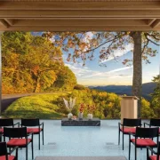 Moderne Raum-Elemente zur Renovierunhg von Trauerhallen - Zipper-Wall mit Herbstmotiv