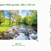 Zipper-Wall mit Frühlingslandschaft, Flussaue mit Wasserfall und frischen grünen Bäumen für Trauerhalle