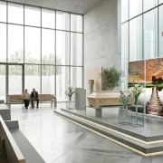 Moderne Trauerhalle mit Dekoration von Edition Katzenstein, Infinity - Bestatterbedarf