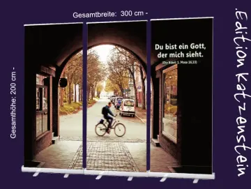 Bestatterbedarf: Roll-Up Display "Radfahrer vor Torbogen" - Trauerfeier-Deko