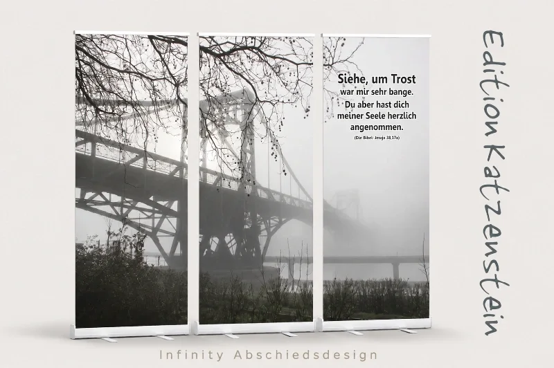 Bestatterbedarf - Roll-Up-Display Motiv „Brücke im Nebel“ und Bibelvers – christliche Trauerdekoration für Trauerfeiern