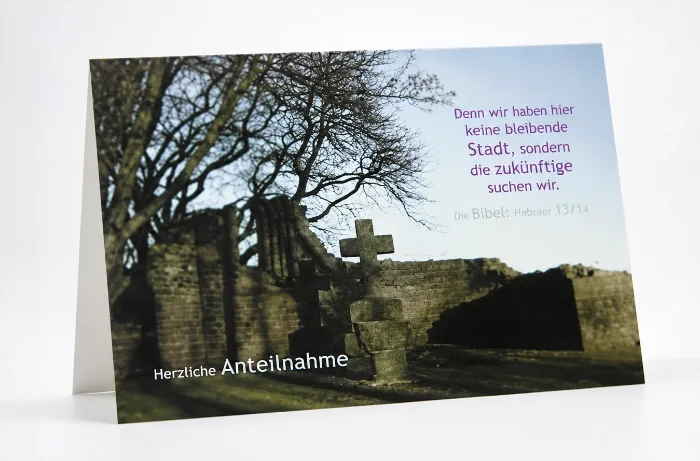 Produktfoto einer christlichen Klappkarte zur Trauer mit Kreuzmotiv und Bibelvers aus Hebräer 13,14: „Denn wir haben hier keine bleibende Stadt, sondern die zukünftige suchen wir.“