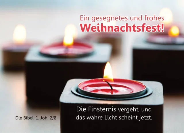 Christliche Weihnachtskarte mit brennenden Teelichtern und Bibelvers 1. Johannes 2
