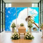 Dekoration einer modernen Trauerhalle mit Roll-Up-Set Pusteblume-Bestatterbedarf Infinity