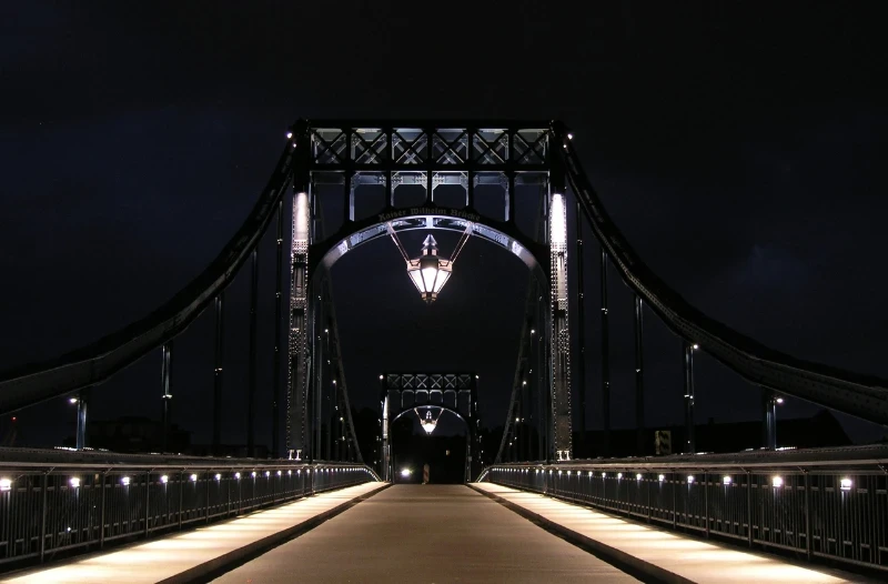 Leinwanddruck: KW-Brücke bei Nacht
