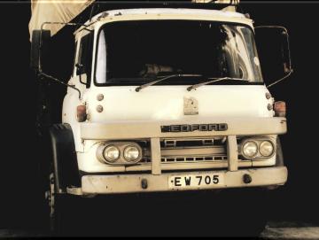 Leinwanddruck: Oldtimer Lastwagen - Bedford Truck