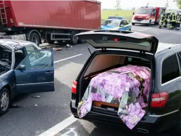 Mehr als Dekoration: Sargbanner als würdiges Werkzeug im Außeneinsatz