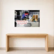 DIN-A1-Poster zur Jahreslosung 2027 im modernen Foyer einer evangelischen Freikirche - Edition Katzenstein