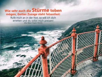 Postkarte: Blick von Leuchtturm auf tobendes Meer