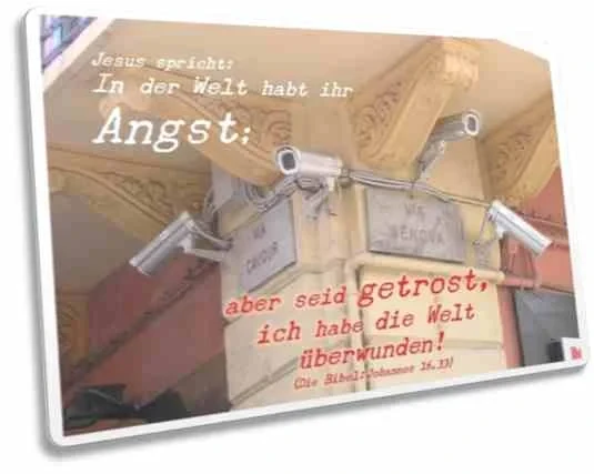 Postkarte: Hausecke mit Überwachungskameras