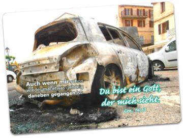 Postkarte Jahreslosung 2023 - Ausgebranntes Autowrack
