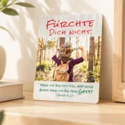 Christliche Postkarte zur Jahreslosung 2027 als Dekoration in einer modernen Wohnung