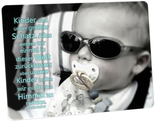Postkarte: Junge mit Sonnenbrille und Schnuller
