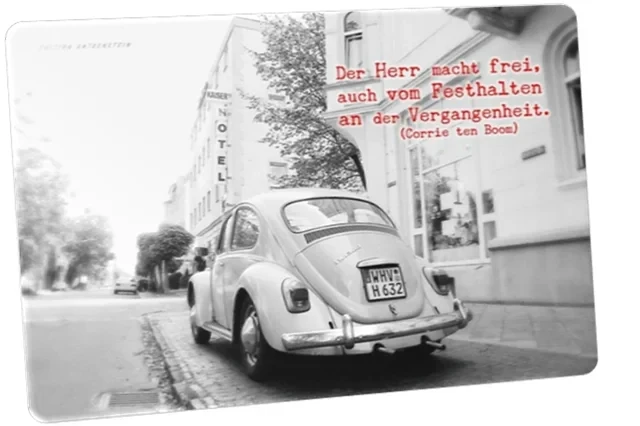 Postkarte: Weißer VW Käfer