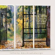 Bestatterbedarf - Bestatterbedarf Roll-Up Display 3er-Set mit geöffnetem Eisentor im herbstlichen Park und Bibelvers aus Johannes 16,33 auf hellem Studiohintergrund