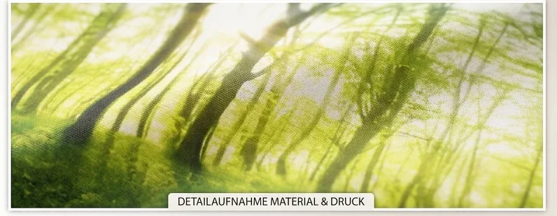 Detailaufnahme des Sargbanners „Frühlingswald“ mit hochwertiger Textilstruktur und brillantem Waldmotiv für stilvolle Trauerdekoration