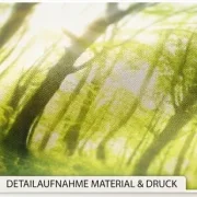 Detailaufnahme des Sargbanners „Frühlingswald“ mit hochwertiger Textilstruktur und brillantem Waldmotiv für stilvolle Trauerdekoration