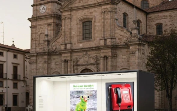 Schaukasten einer Gemeinde - Kirche mit Poster